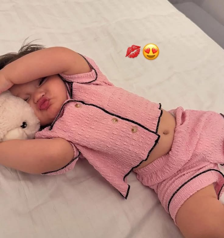 Cuddleecute's tweet photo. What's one childhood moment you wish you could freeze forever? https://t.co/WIa90jsFXU