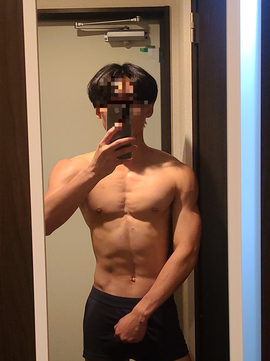 Mk10_27's tweet photo. 胸、腹筋トレ
 #筋トレ
 #裏アカ女子と繋がりたい
 #裏垢男子 https://t.co/3gbizTjM9r