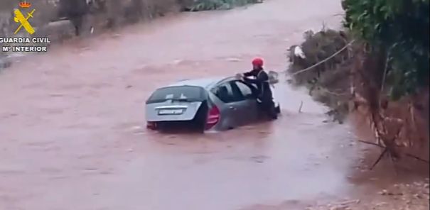 7Dies_Asturies's tweet photo. La DANA Adam dexa cuatro muertos, miles de desplazaos y pueblos anubiertos nel Mediterraneu

https://t.co/4MtojqZLmX https://t.co/C8J5KCs3Lq