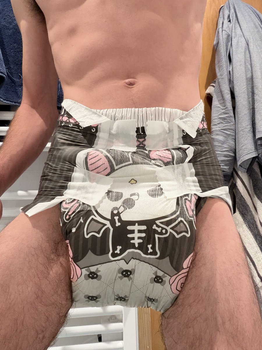 frdiaperboy's tweet photo. We all love Halloween, especially this little DJ bat! 🦇🎧 I got to have fun this morning, as you can see! 🎃🖤
If you’d like to support me through the link below, and you’ll also get exclusive content made just for you!
https://t.co/MGTKusVDfa 
#abdlgirl #diapermess #diapergirl https://t.co/TeeITOvzvk