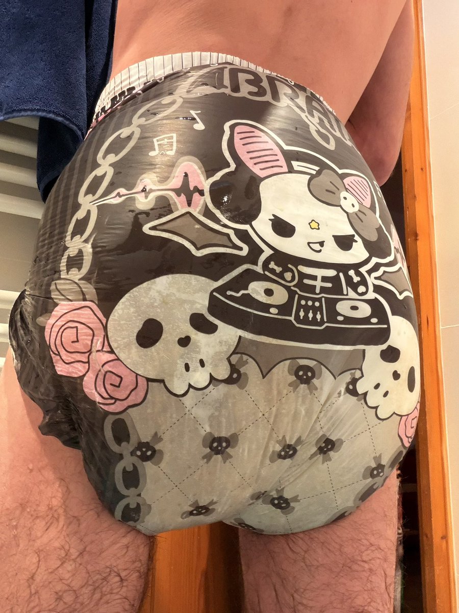 frdiaperboy's tweet photo. We all love Halloween, especially this little DJ bat! 🦇🎧 I got to have fun this morning, as you can see! 🎃🖤
If you’d like to support me through the link below, and you’ll also get exclusive content made just for you!
https://t.co/MGTKusVDfa 
#abdlgirl #diapermess #diapergirl https://t.co/TeeITOvzvk
