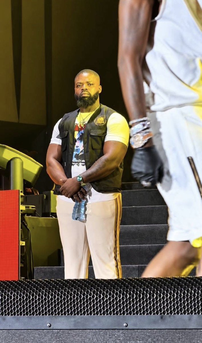 pnorvinyo_17's tweet photo. Who else noticed this gentleman at the ShattaFest on Saturday? People say, he’s Deputy ABONKO! 😅😂 If you care to know, this gentleman is Shatta Wale’s wife Maali’s junior brother, that’s Shatta Wale’s brother in-law. https://t.co/TV7ixJclbo