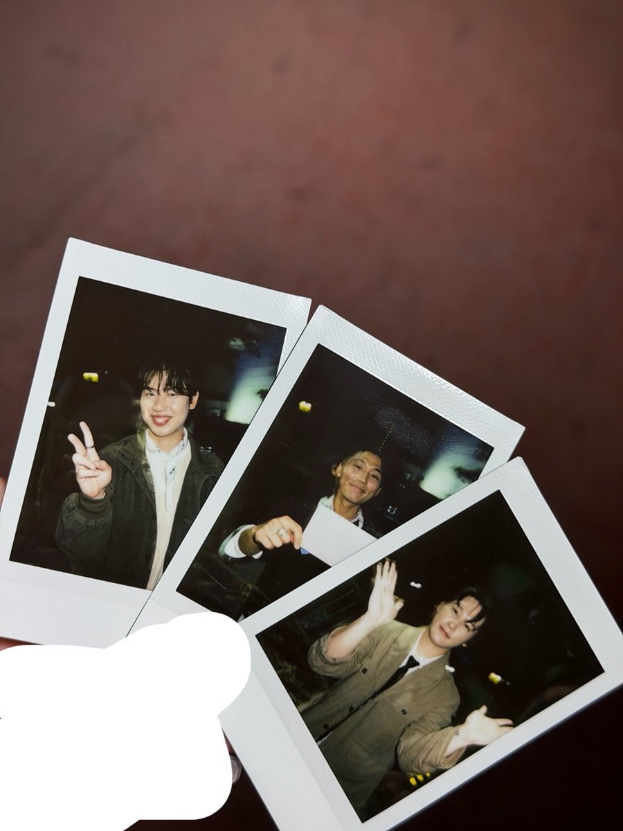 withardor_'s tweet photo. 분실물 리스트에도 없어서 한 번 더 올립니다ㅠㅠ

261017-18 그민페에서 이 파우치 보시거나 습득하신 분 연락 부탁드립니다 . . . . . 

공연 티켓 전부와 오월오일 폴라, 신인류 네컷사진 있습니다 ㅜ.ㅜ https://t.co/MGmxsXyCGI