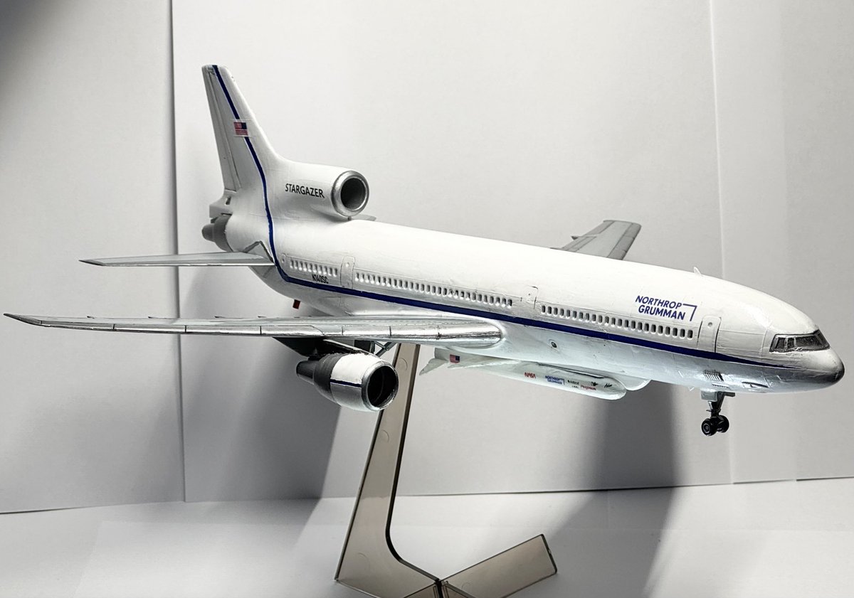 INHI_UV2B's tweet photo. 完成しました！！

1/200 ロッキードL-1011改造
ロケット空中発射母機「スターゲイザー」です！！

世界で唯一、現在も飛行可能なL-1011で、ノースロップ•グラマン社の空中発射型ロケット「ペガサスXL」の打ち上げに使用されています

10/24•25の #旅客機プラモフェスin羽田26 で展示予定です！ https://t.co/MQPEXyausp