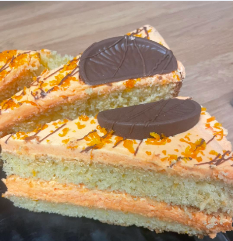 BayviewSC's tweet photo. Brighten your week with these  scrumptious orange sponge cake, topped with orange buttercream and Terry’s Chocolate Orange! Available now at Megabite 🍊🧡

#megabite #colwynbay #fresh #foodie #orangesponge #chocolateorange https://t.co/l532DnNw4e