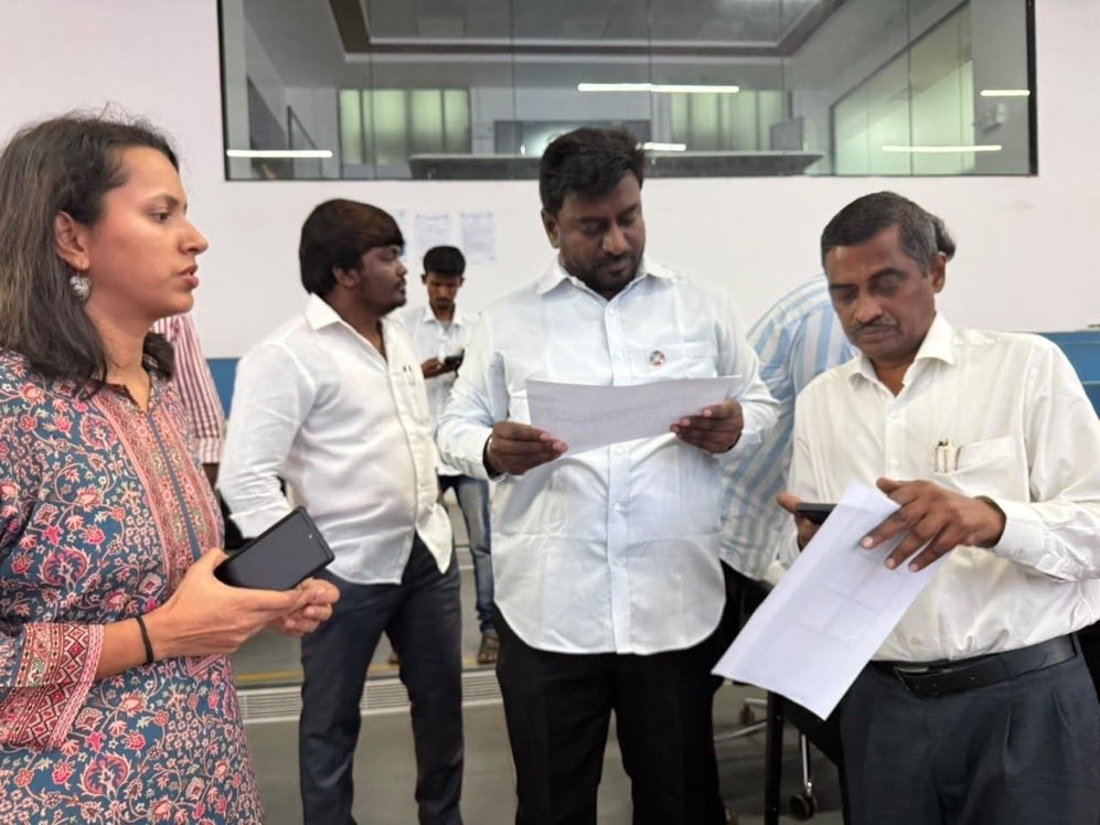 mmeiyyanathan's tweet photo. மழை முன்னெச்சரிக்கை நடவடிக்கைகள் தீவிரம்!

சென்னை ரிப்பன் மாளிகையில் செயல்பட்டு வரும் கட்டுப்பாட்டு அறையில் அமைச்சர் ராஜ்மோகன் நேரில் ஆய்வு மேற்கொண்டார். மழையால் ஏற்படும் பாதிப்புகளைத் தடுக்க எடுக்கப்பட்டுள்ள முன்னெச்சரிக்கை நடவடிக்கைகள் குறித்து அதிகாரிகளிடம் கேட்டறிந்தார்.
@imrajmohan