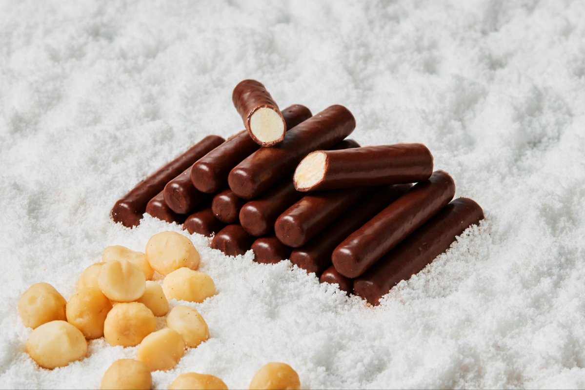MAISONCACAO_INC's tweet photo. ／ 
MAISON CACAO大丸札幌店
新作・大丸札幌限定「ショコラ・シエロ」
＼

雲のようにほどける
新作「ショコラ・シエロ」3種！

クラシック、WHITE MACADAMIA、
そして大丸札幌店限定のFRAMBOISE。

パリッ、ふわり。 完売次第終了、全種類合わせてお一人様2点まで。
　
詳しくはこちら
https://t.co/R2hOc4JjgA