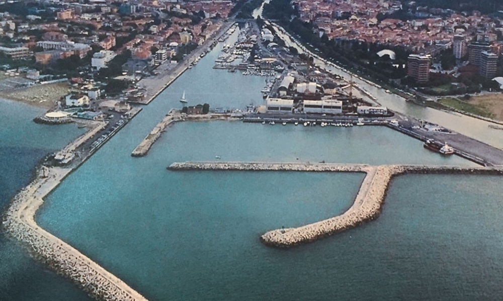 SplashPorts's tweet photo. Italy restores $12m funding for Pesaro port dredging dlvr.​it/TVzpF8 #shipping #ports https://t.co/FlwPOD7qa7