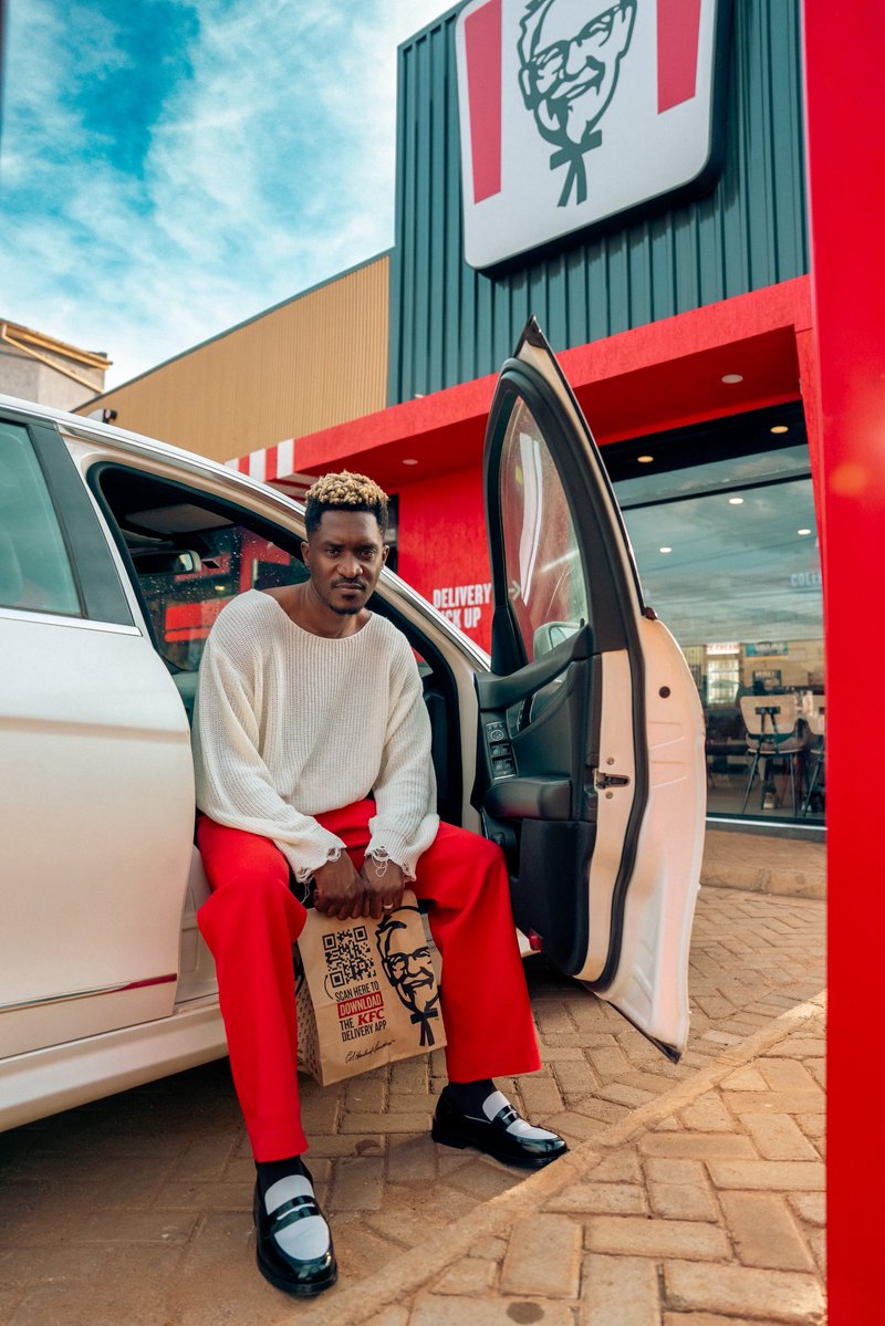 KFCinUganda's tweet photo. Apass knows the move.🔥
Tuesday looks better with some Streetwise.

Grab your Streetwise 2 or 3 now on a discount and keep your week going.

Order at a KFC near you or via the KFC Delivery App.
Limited time offer. https://t.co/FXtzySyiKA