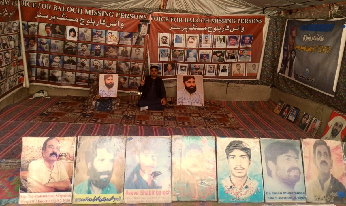 VBMP5's tweet photo. کوئٹہ پریس کلب کے سامنے جبری گمشدگیوں کے خلاف VBMP کا احتجاجی کیمپ 6394ویں روز جاری۔

13 جنوری 2015 کو نیو کاہان، ہزار گنجی کوئٹہ سے جبری لاپتہ عبدالرحمن مری کے لواحقین کی احتجاج میں شرکت، عبدالرحمن کی بازیابی کا مطالبہ۔

#EndEnforcedDisappearances https://t.co/3pboxBjnPm