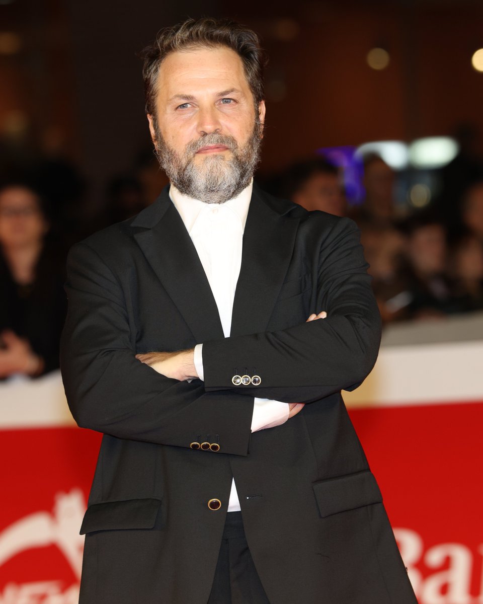 01Distribution's tweet photo. Una notte da ricordare, un’emozione che arriva dritta al cuore. ✨ 

📸 Guarda tutte le immagini del red carpet di #InUnBattito al @romacinemafest.

Prodotto da No Name Entertainment, Alea Film e Rai Cinema, “In un battito” è al cinema il 16, 17, 18 novembre. https://t.co/0wiic0uryN