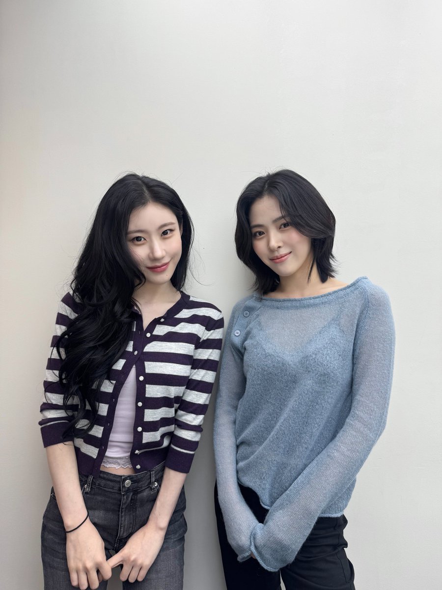 ITZYofficial's tweet photo. [ #당밤나밤3 ]

#류진 #채령 과 #한로로 님의 만남,
MIDZY도 함께 지새우는 밤 🌃

🎬 https://t.co/EB5vv6NpLQ

#ITZY #MIDZY @ITZYofficial
#RYUJIN
#CHAERYEONG
#Chaeryeong_Lovesick
#HANRORO https://t.co/Icd47QmdTm