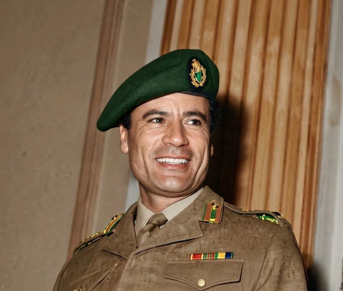 oksanaalfa987's tweet photo. 20 أكتوبر | ذكرى استشهاد القائد معمر القذافي
ابن البادية الذي لم يخجل من خيمته وصحرائه، بل جعل منهما رمزًا للعزة والأصالة،حمل مشروع تحررٍ تمرد على الإمبريالية، وانحاز لقضايا العرب وأفريقيا وفلسطين.

رحل القائد لكن الرصاص لا يقتل الأفكار والتاريخ لا تطويه البنادق.

سلام على روحك https://t.co/tBQUMe8DiO