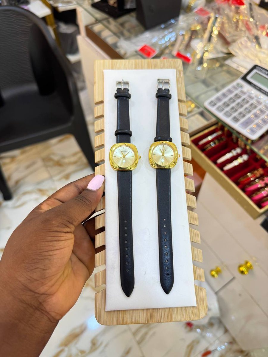 B_ewaji's tweet photo. Simple, classy and effortlessly stylish😍

This leather wristwatch is the perfect finishing touch for anyone who loves a clean, timeless look. 

Dress it up or keep it casual, it never goes out of style💛

Price: ₦13,500 https://t.co/33YugYB7AV
