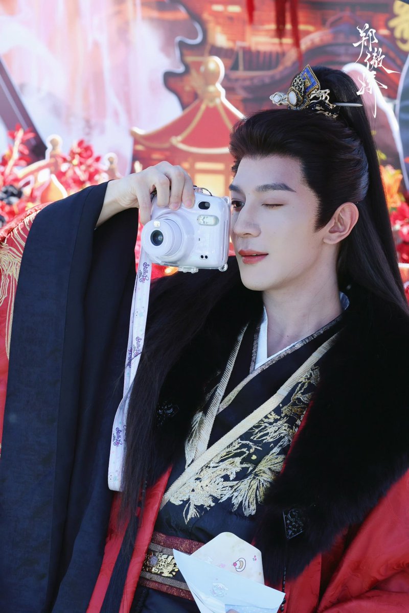 xianguang0104's tweet photo. 261020 #XiaZhiguang at the fan support venue for drama #XiangShuShi 📸

A fearless warrior with a gentle heart. Can't wait to see Xia Zhiguang bring this remarkable character to life! ✨️

©️ (wb) 郑傲娇小姐姐
#夏之光 #相术师 #LiXuange https://t.co/j1RCyjdql6