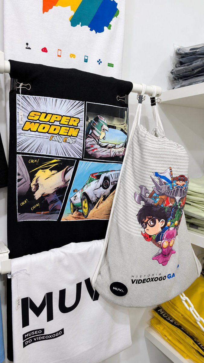 MuseoVideoxogo's tweet photo. "Super Woden: Rally Edge" chega ás consolas e celebrámolo na tenda do #MUVI, incorporando merchandising #oficial inédito da saga, feito en colaboración con @ViJuDaGD que #doa a primeira tirada. Grazas!!

A recadación vai íntegra aos proxectos do #VideoxogoGalego. #Videoxogo #SPW https://t.co/6zkIAxBZl6