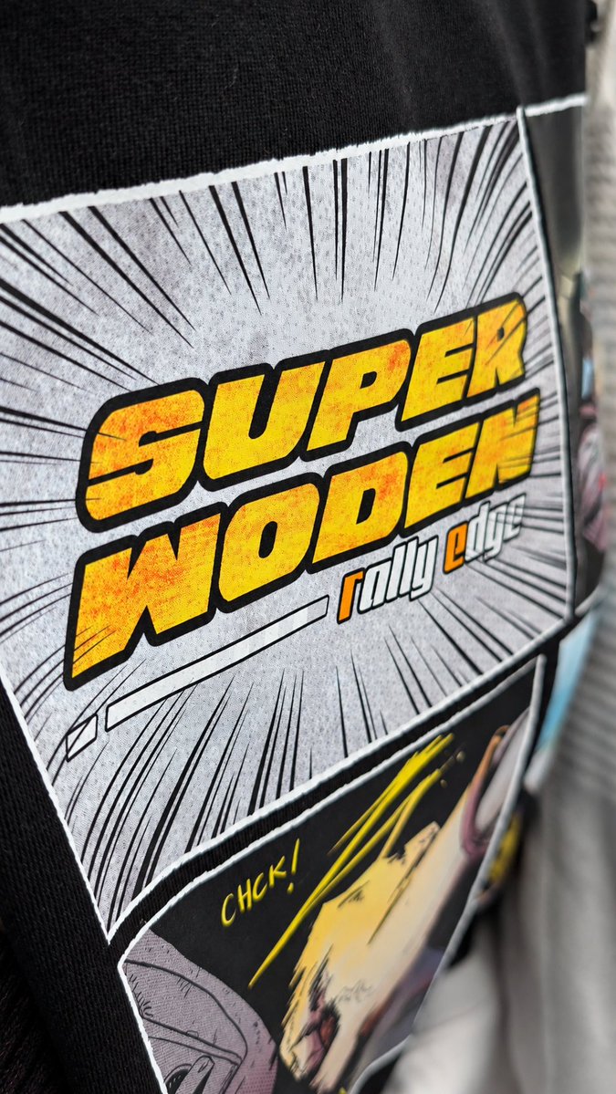MuseoVideoxogo's tweet photo. "Super Woden: Rally Edge" chega ás consolas e celebrámolo na tenda do #MUVI, incorporando merchandising #oficial inédito da saga, feito en colaboración con @ViJuDaGD que #doa a primeira tirada. Grazas!!

A recadación vai íntegra aos proxectos do #VideoxogoGalego. #Videoxogo #SPW https://t.co/6zkIAxBZl6