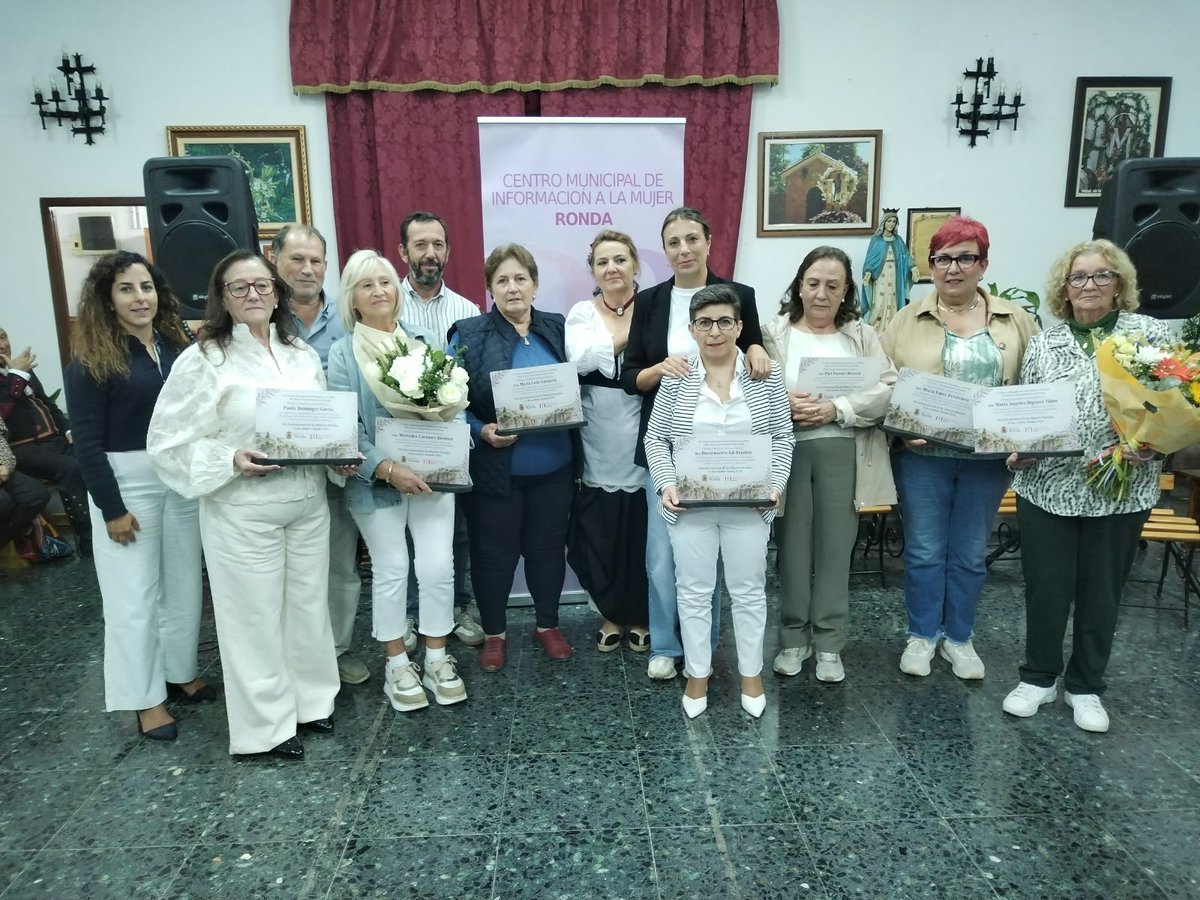 radio_ronda's tweet photo. El Ayuntamiento de Ronda reconoce a siete mujeres rurales por su trayectoria y contribución a sus pedanías. Más info: https://t.co/kuChWQFrjt

#radioronda
#ayuntamientoderonda
#MujerRural
#igualdad https://t.co/FUQ2gSQFTv