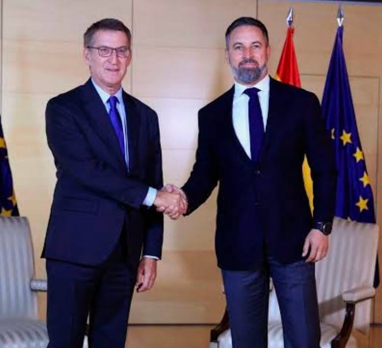 jesusvazquezb's tweet photo. 🚨 PP y VOX acuerdan ir JUNTOS al Senado.
Listas compartidas y estrategia común para acabar con la mafia socialista, los proetarras y los golpistas que nos gobiernan.Por fin llega la UNIDAD que España necesitaba. 🇪🇸 PP y VOX juntos al Senado. Un solo objetivo: RECUPERAR ESPAÑA.
Mismos derechos, 🇪🇸 ¡España una e igual para todos! 💪
#PP #VOX #España #Unidad #Senado #UnidadNacional
