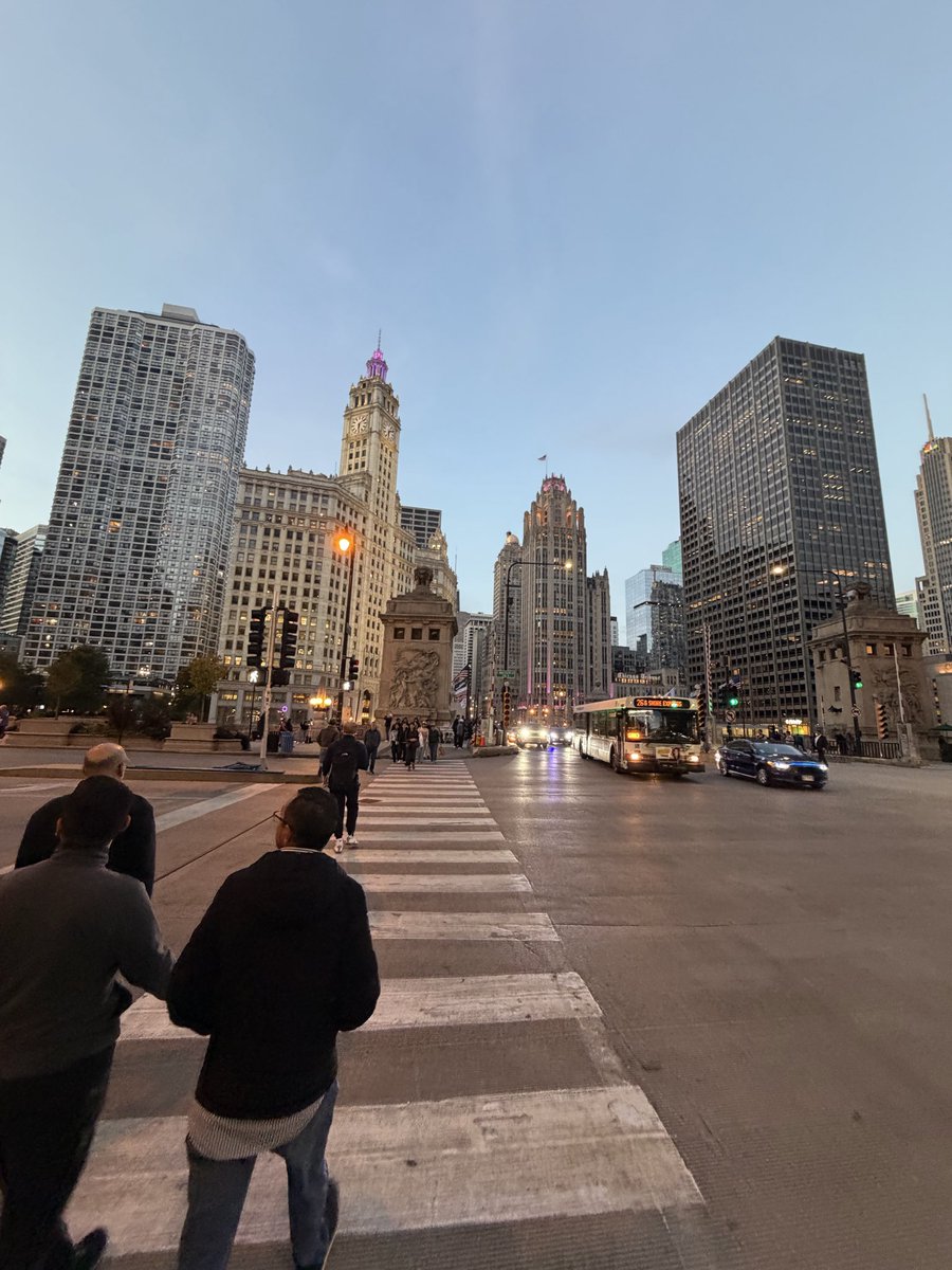 ProgrammerDude's tweet photo. Hello Chicago.

Where does my jetlagged ass get breakfast before 5 here? https://t.co/wkXPMJHfHX