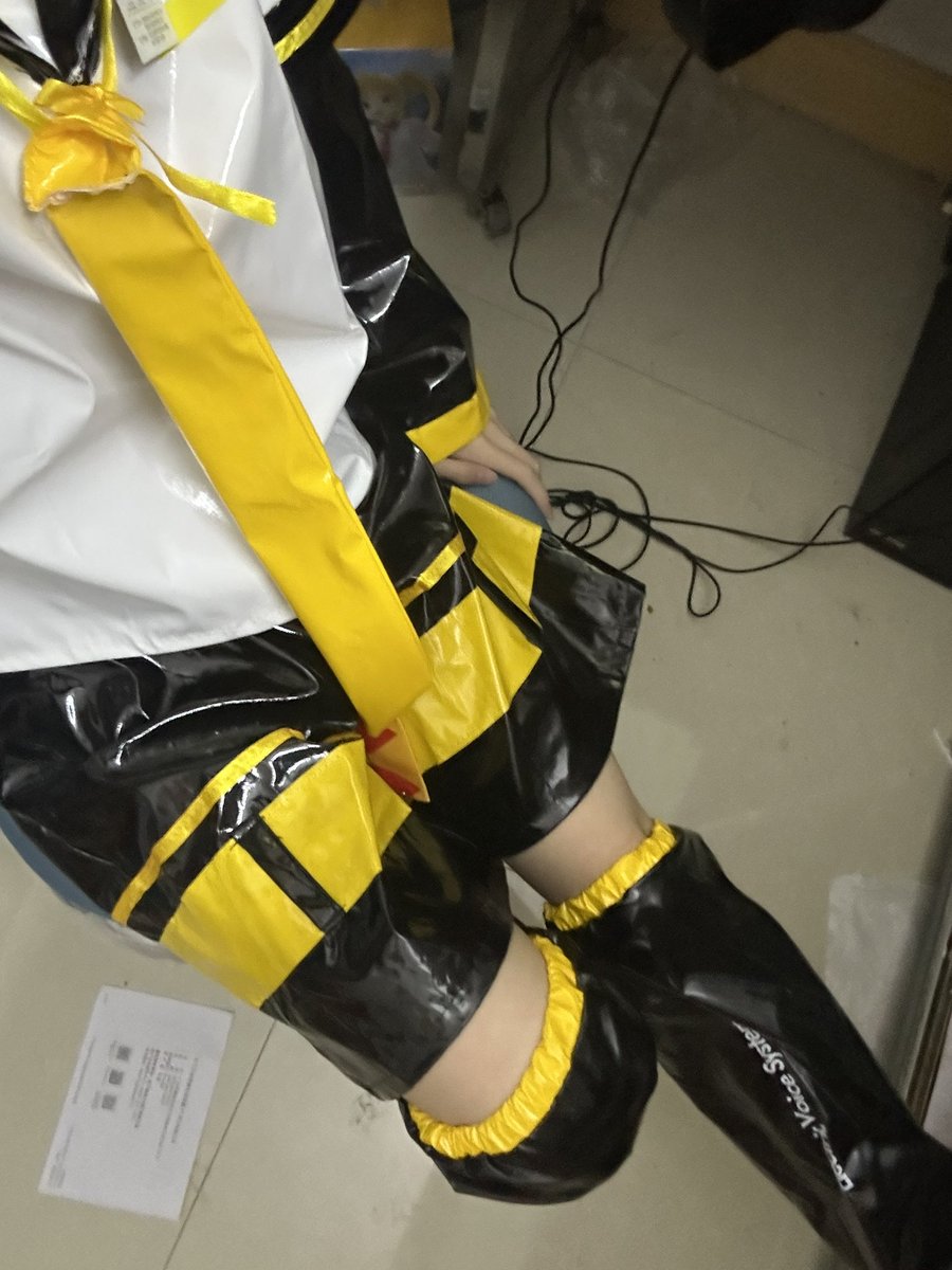 Izayoi_daRipper's tweet photo. 很简单地先试个衣）

#鏡音レン #镜音连 #正太 #少年 #男の娘 #男娘 #cos #prsk #prsk_cos #pjsk https://t.co/xjy2YVgdKd
