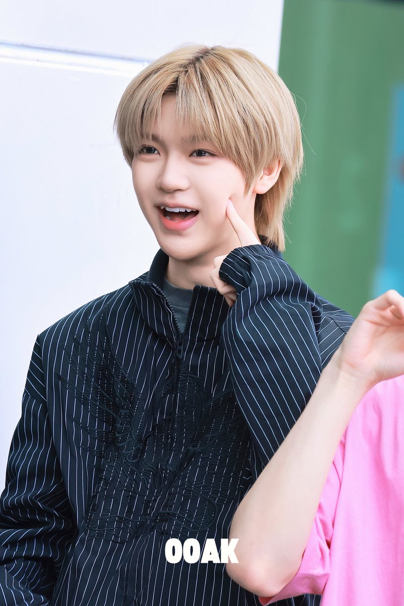 OOAKZAI's tweet photo. 261019 🍥

진짜 넘 귀여워～

 #자이 #ZAI #杜嘉一 #A20_SOUL https://t.co/qjcXMb9RCp