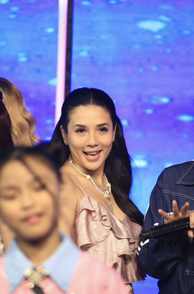 TeamYaRylleOfc's tweet photo. Ganda ganda mo, @anakarylle โจ๐
#ShowtimeLabimPitOohlala https://t.co/a6NstNZi3r