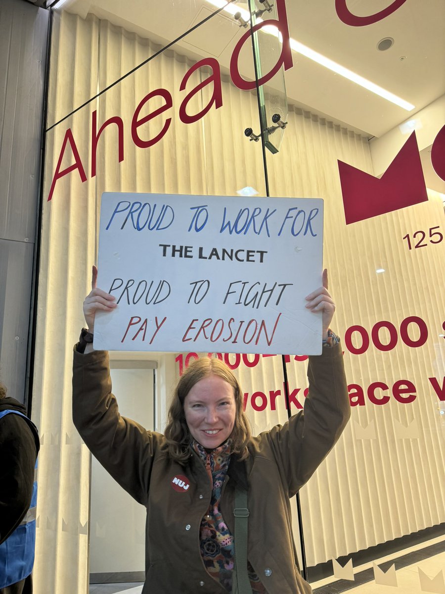 NUJofficial's tweet photo. NUJ members at The Lancet are on the picket again today in their fight for fair pay. Thank you for your messages of solidarity ✊ #SolidarityForScience 

https://t.co/iqksQh8Fli https://t.co/NTEqDEulNs