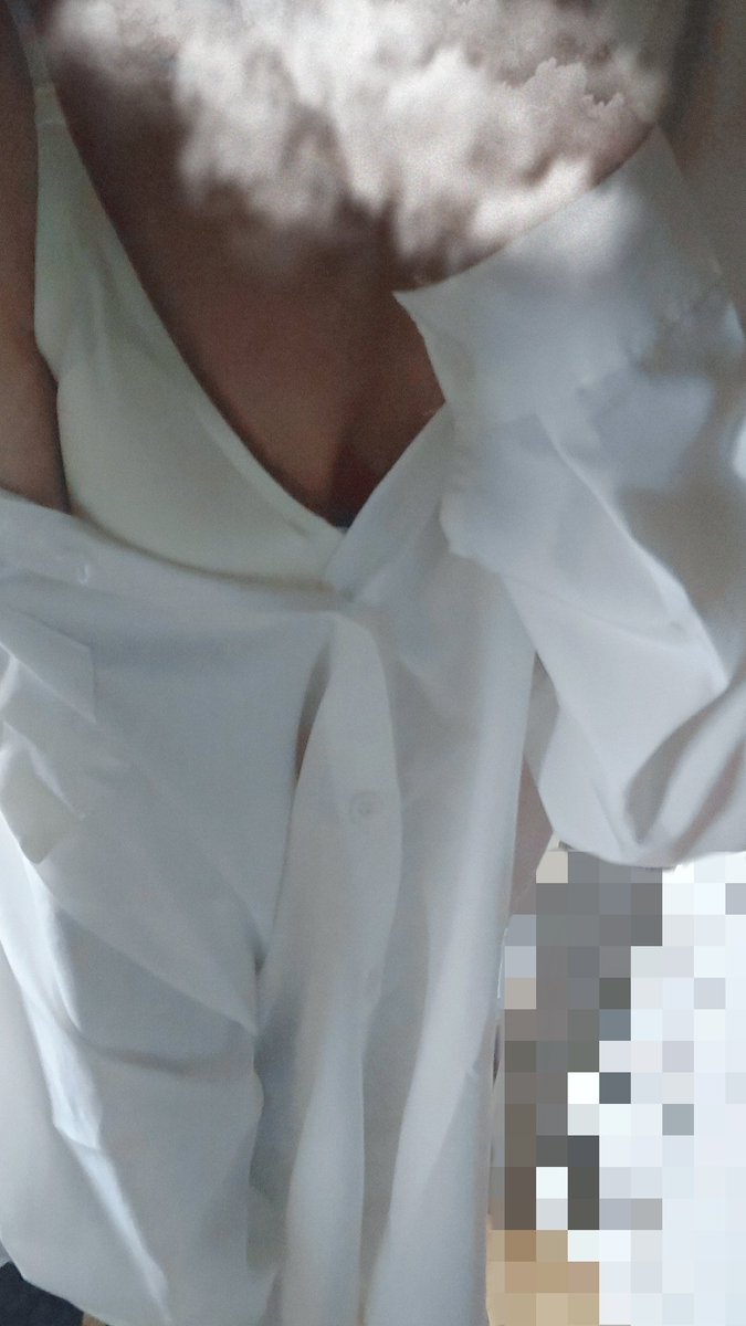 Dust0ic's tweet photo. 別笑了，這是我拿命擠出來的😭
貧乳的痛你們不懂😭 https://t.co/lVV8vxe76u