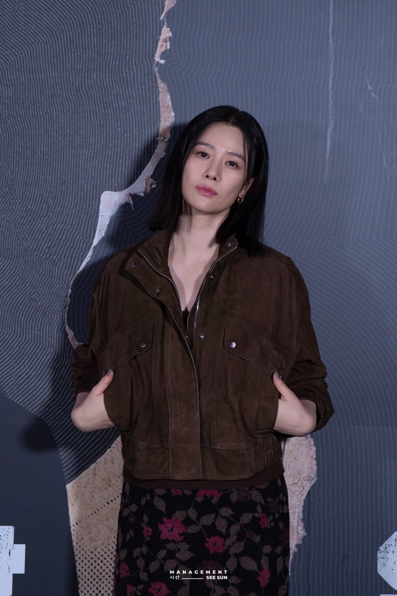 official_SEESUN's tweet photo. [#김현주]

‘류소영’ 기다린 사람들 모두 모여👤
영화 <실낙원> 오늘(21일, 수)부터 극장에서 만나요!

#KimHyunJoo
#실낙원 #류소영 #ParadiseLost https://t.co/0nUfF3x3T6