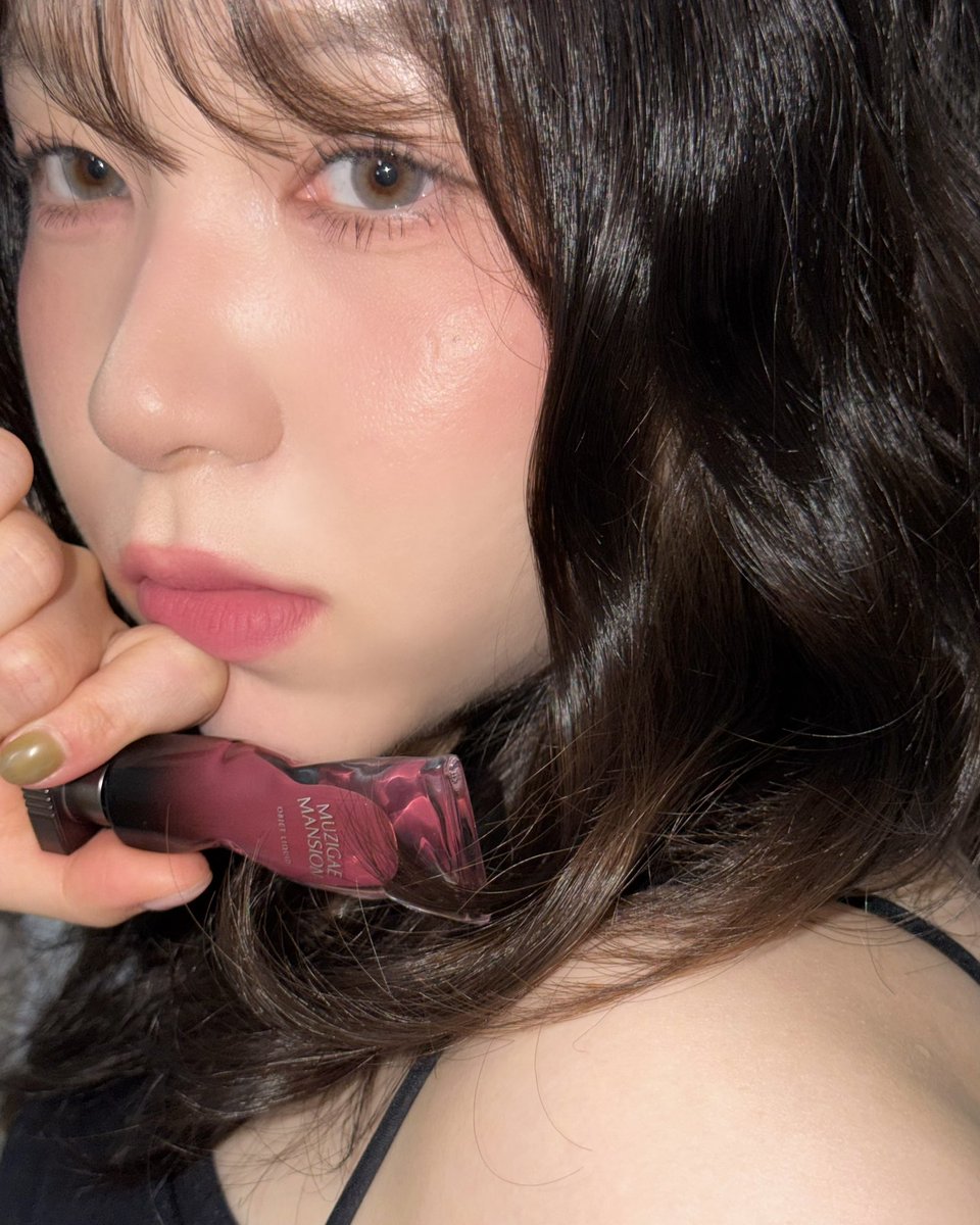 summerxvivi's tweet photo. [제품제공] #RT이벤트 
@Muzigae_Mansion 

#RT 해주신 3분께 원하는 오브제 리퀴드 BLACK EDITION 본품 1종을 보내드려요 🖤

기존 오브제 리퀴드 컬러 중 소비자 픽 컬러에 블랙 한 방울을 더한 블랙 에디션..! 

자세한 후기 및 발색은 타래로 •• https://t.co/kYpsGNFZA6