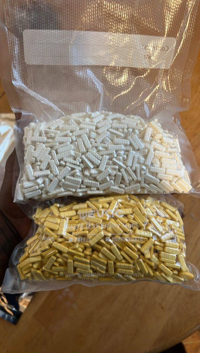 psychedelic_000's tweet photo. New week Discount
 100% pure Xanax 💊

$5 a pill 🤯
$100— 25 💊 
Bulk lmk https://t.co/T5CU8ObZ9O