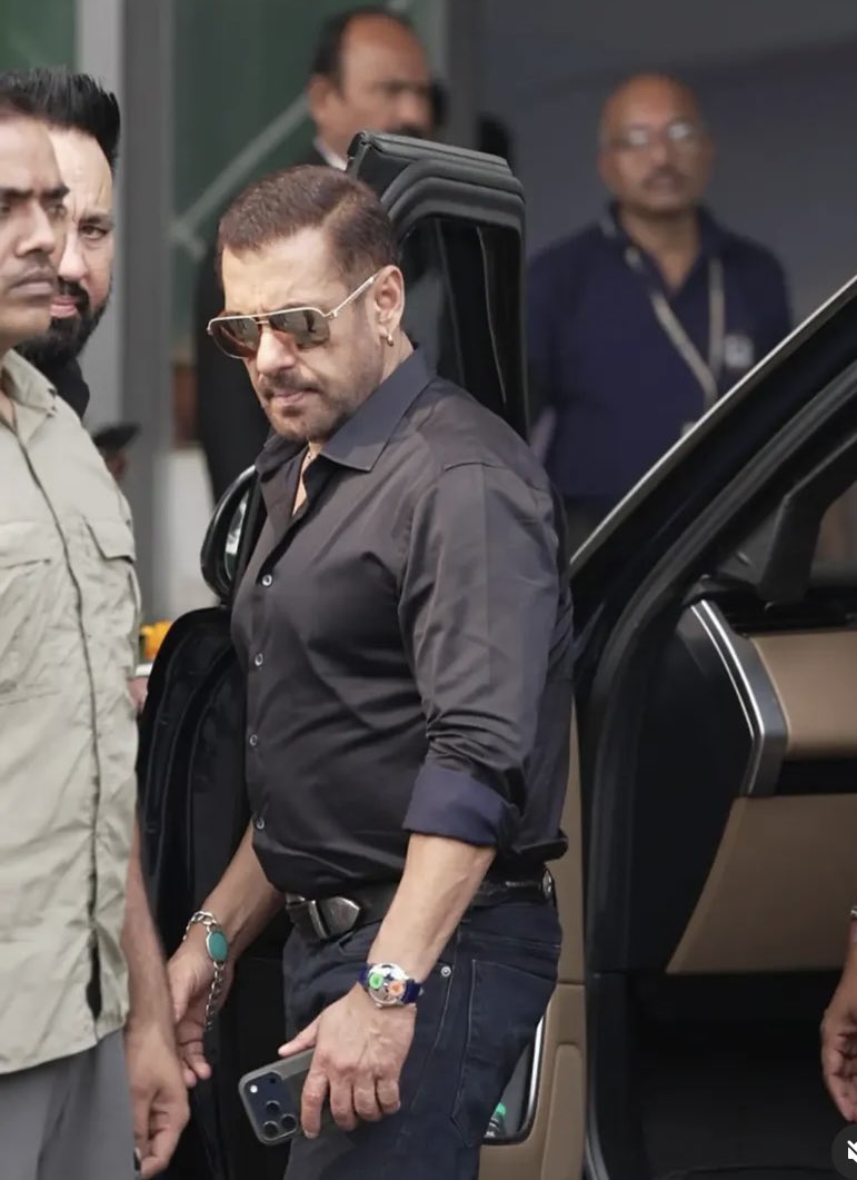 Iftykhan15's tweet photo. Salman khan https://t.co/5UPWYNM33s