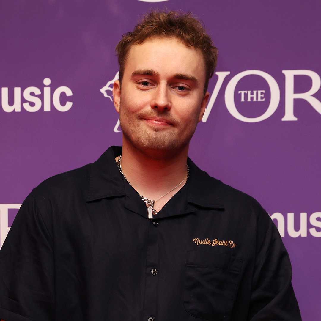 hitsradiouk's tweet photo. Sam Fender teases 2027 tour with Lord of the Rings-style video! Watch it below 👇#SamFender
https://t.co/n6eh9FVuZC https://t.co/8Gz8E7ColI