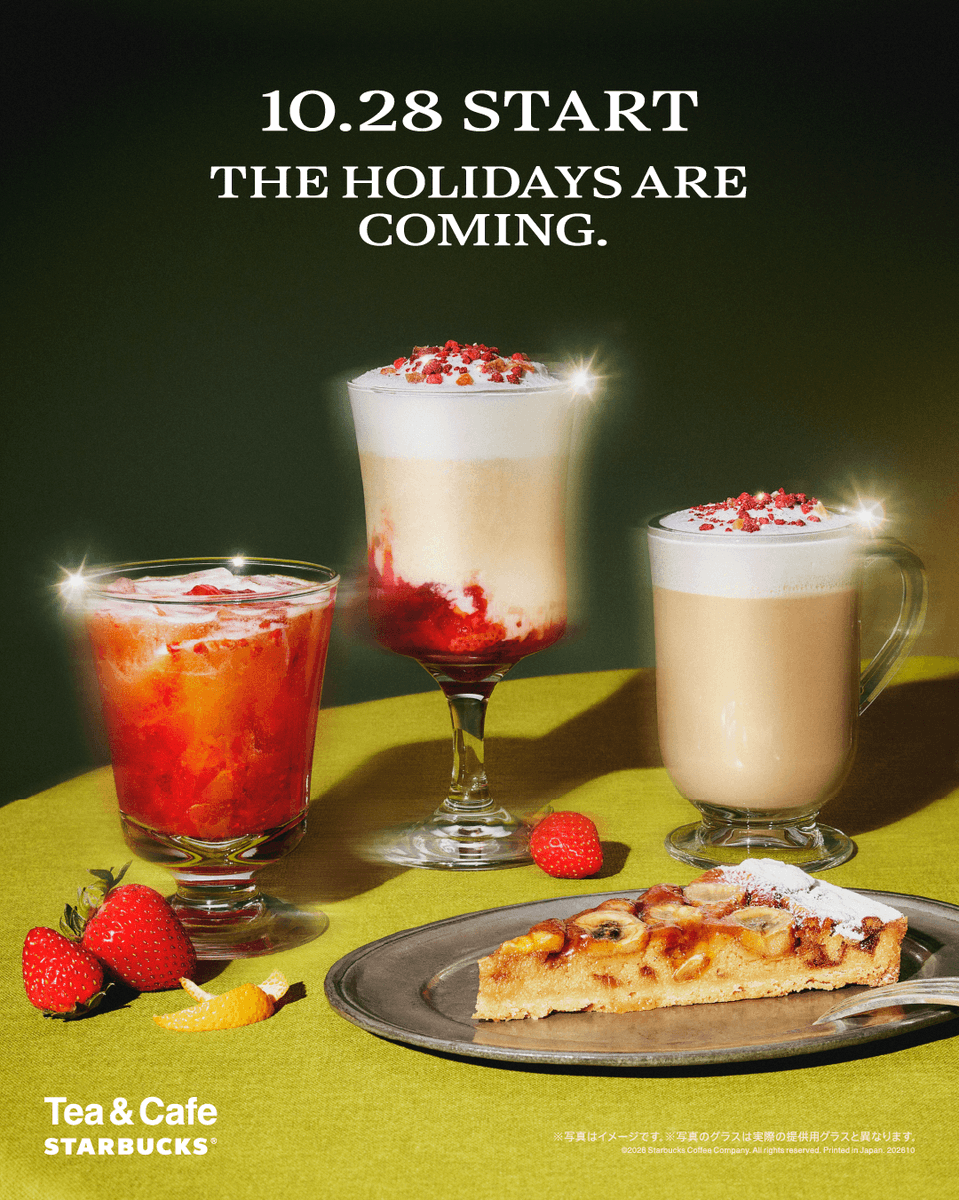 StarbucksStoreJ's tweet photo. ホリデーシーズンだけの特別なティー「ジョイフルメドレー」を使った3つのビバレッジが、10月28日（水）からスターバックス ティー&カフェに新登場🎄✨​

ブラックティー、ジャスミン茶、ウーロン茶をブレンドし、アプリコットを思わせる華やかな香りを重ねた「ジョイフルメドレー」。​​

ティーの香りと果実の余韻を楽しみたいなら、『ジョイフルメドレー アプリコット ムース ティー ラテ*¹』☕​

華やかな香りと果実感、ティージェリーの食感を楽しみたいなら、『ジョイフルメドレー ティージェリー フラペチーノ®』🍓✨​

ティーとフルーツを軽やかに味わいたいなら、『ジョイフルメドレー フルーツ シェイクン ティー*²』🍊​

ホリデーならではの華やかな香りと、フルーツの彩りが織りなす、この季節だけのティー体験。​
同じ茶葉から生まれた3つの異なる味わい。あなたはどのジョイフルメドレーから楽しみますか？🎁✨​

是非コメントで教えてください🎄💖​

＝＝＝
STARBUCKS® Tea & Caféが楽しめる店舗一覧はこちら
https://t.co/jKMoKLKXB4
＝＝＝
*¹ アプリコット果汁0.5％未満　​
*² 果肉・果十５％未満