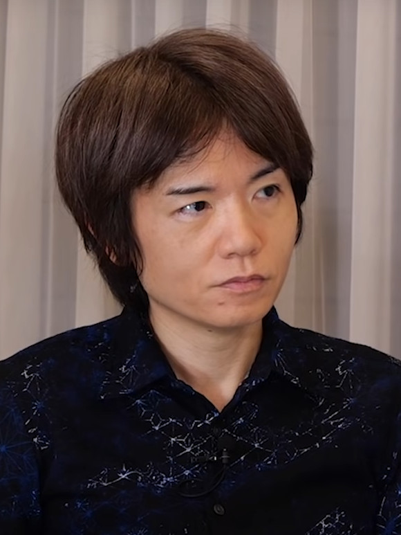 Kayane's tweet photo. Le magazine Bungei Shunju a inclus Masahiro Sakurai dans sa liste de "50 belles* personnes du Centenaire de l'ère Showa", aux côtés de l'empereur Akihito et le compositeur Ryuichi Sakamoto !

*Belles, dans le sens qu'il "vit avec intégrité de manière désintéressée", faisant référence au fait que non seulement il a développé des jeux pour faire sourire les gens, mais a notamment consacré beaucoup de son temps et de son argent à transmettre son savoir aux jeunes générations, que ce soit via ses articles hebdo dans le magazine Famitsu pendant quasi 19 ans, puis sa chaîne YouTube 100% auto-financée !

Clairement, c'est mérité 🥹

https://t.co/gBKenyka2a