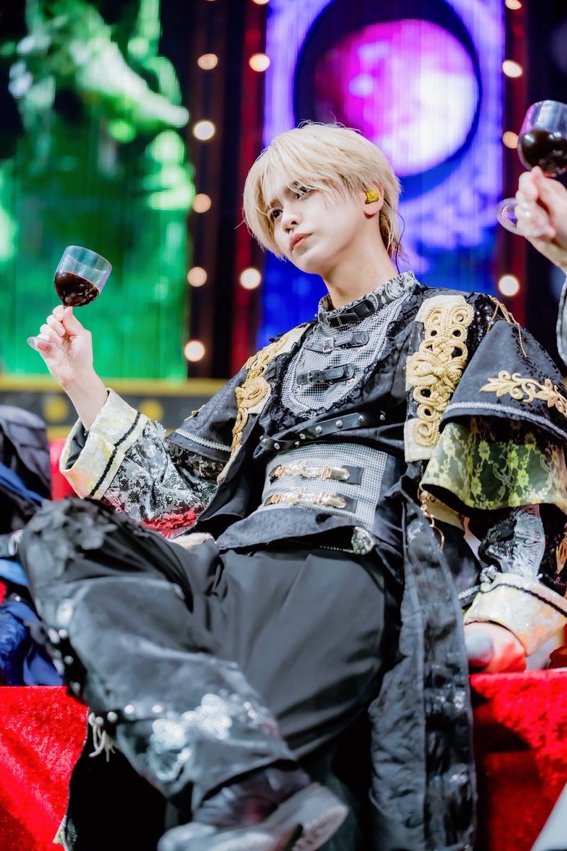 issei_lvls's tweet photo. Luvless 1st Anniversary Live
-Villains for Love- 💔

1周年ライブありがとうございました！
途中加入の僕ですが、こうしてLuvlessの1周年という大切な日をみんなと一緒に迎えられて、本当に幸せです！

これからもみんなと一緒にたくさんの思い出を作って、もっと素敵な景色を見ていきたいので応援よろしくお願いします！