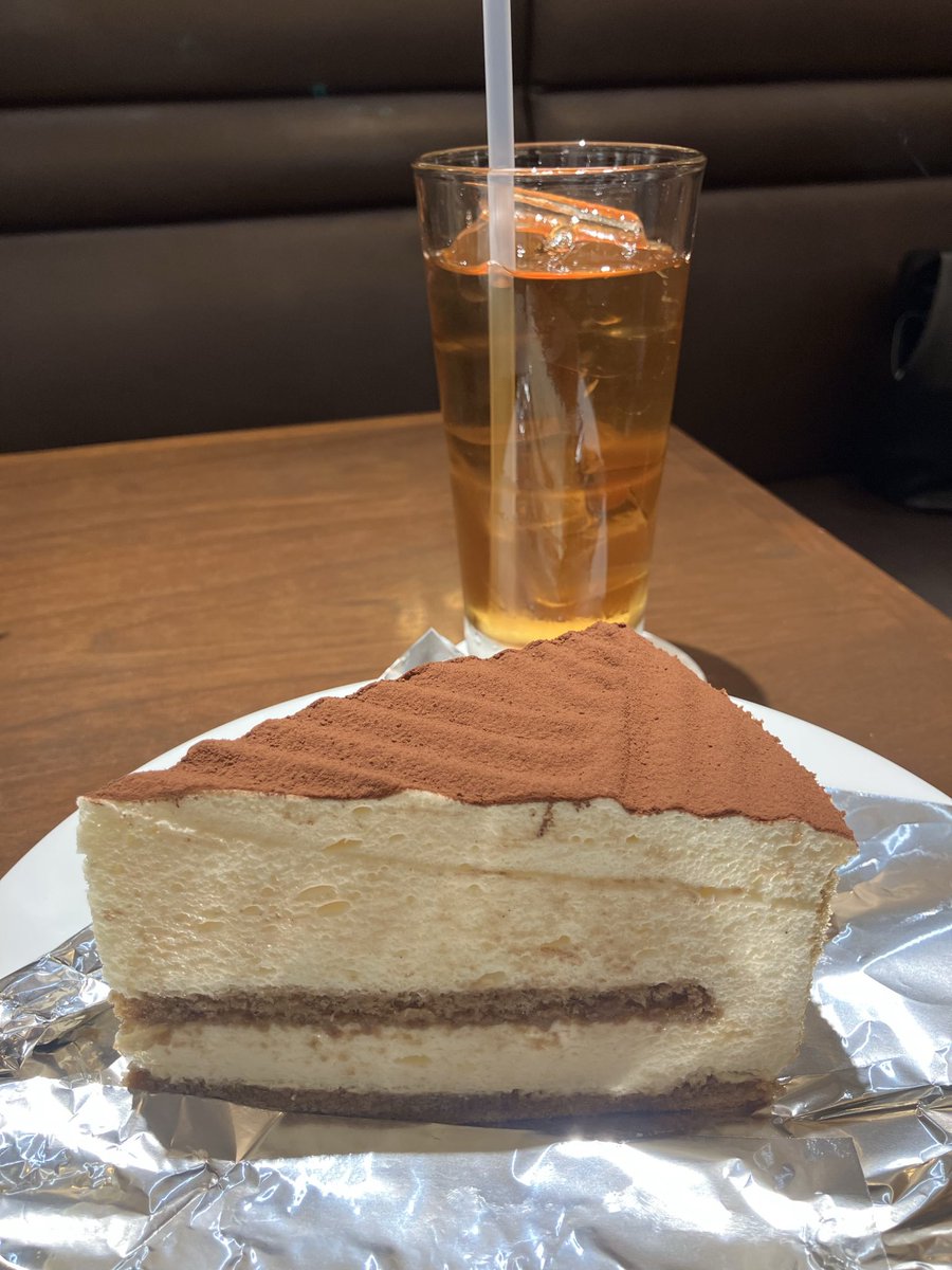 _mFOLFOX6's tweet photo. ティラミス食べた
明日は外来か… https://t.co/ZPxN6hPnor