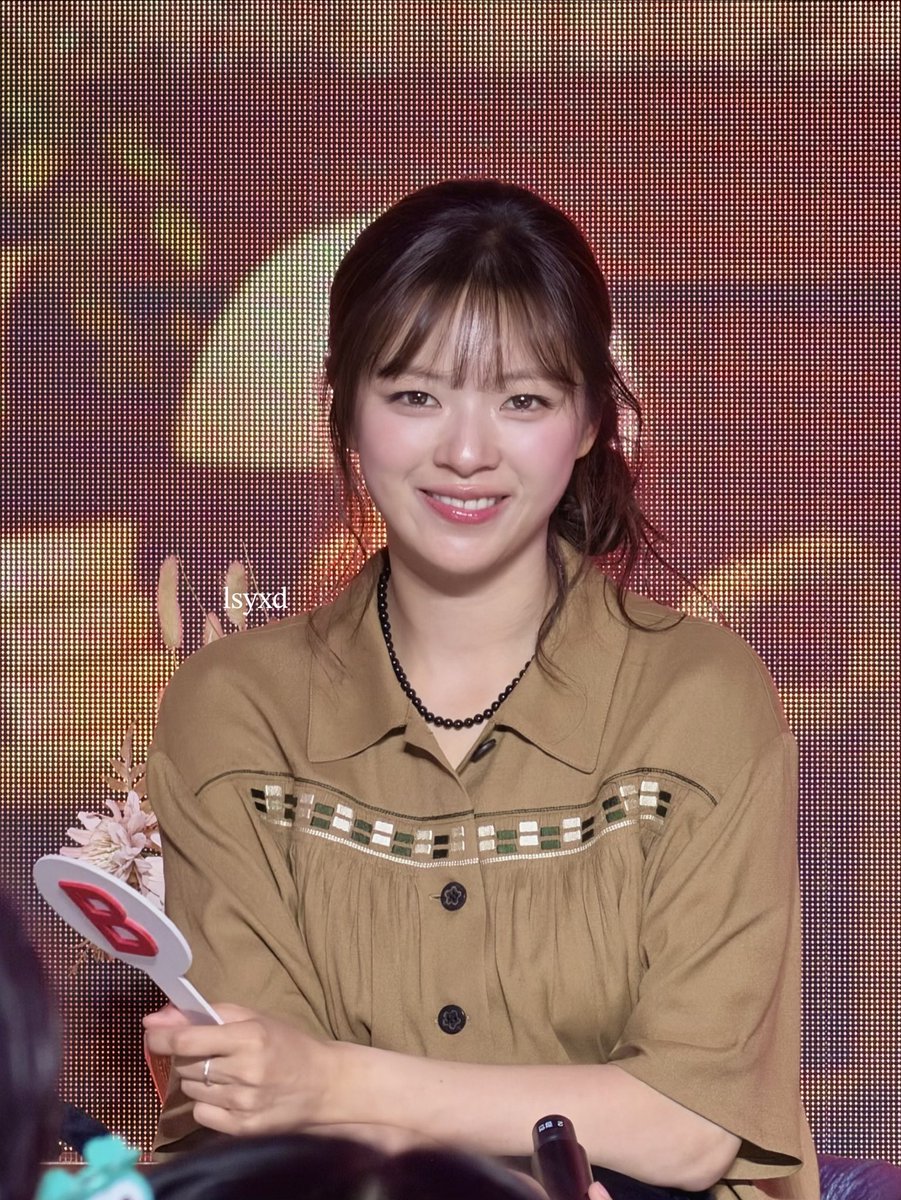 lsyxd_'s tweet photo. 171026 Twice Fan Party

그렇게 바라보지 마... 🙈💚

#TWICE_11th_Anniversary 
#Twice #Jeongyeon #정연 #ジョンヨン https://t.co/LHi23xNOxx