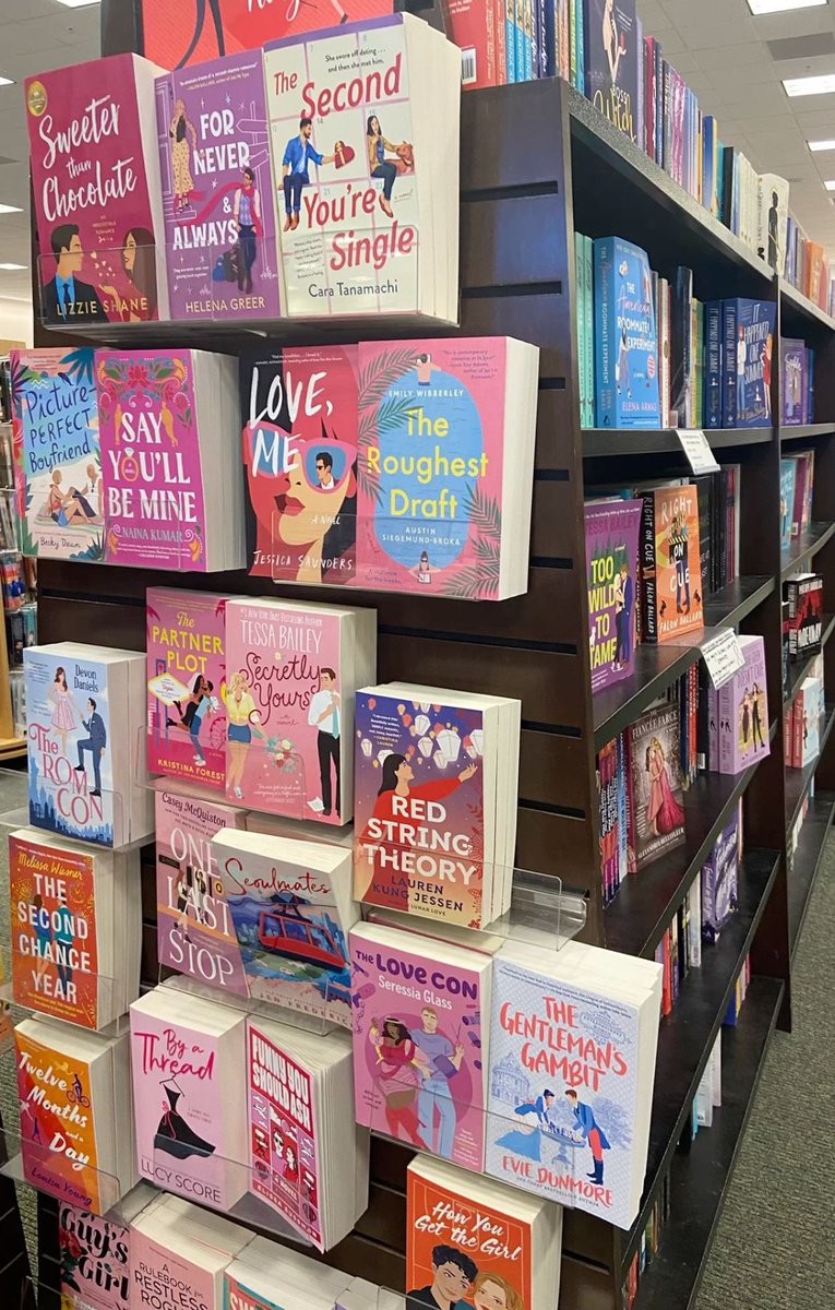 Briellefine's tweet photo. My favourite obsession 🥹📚🤍 https://t.co/2NK6QBBJBU