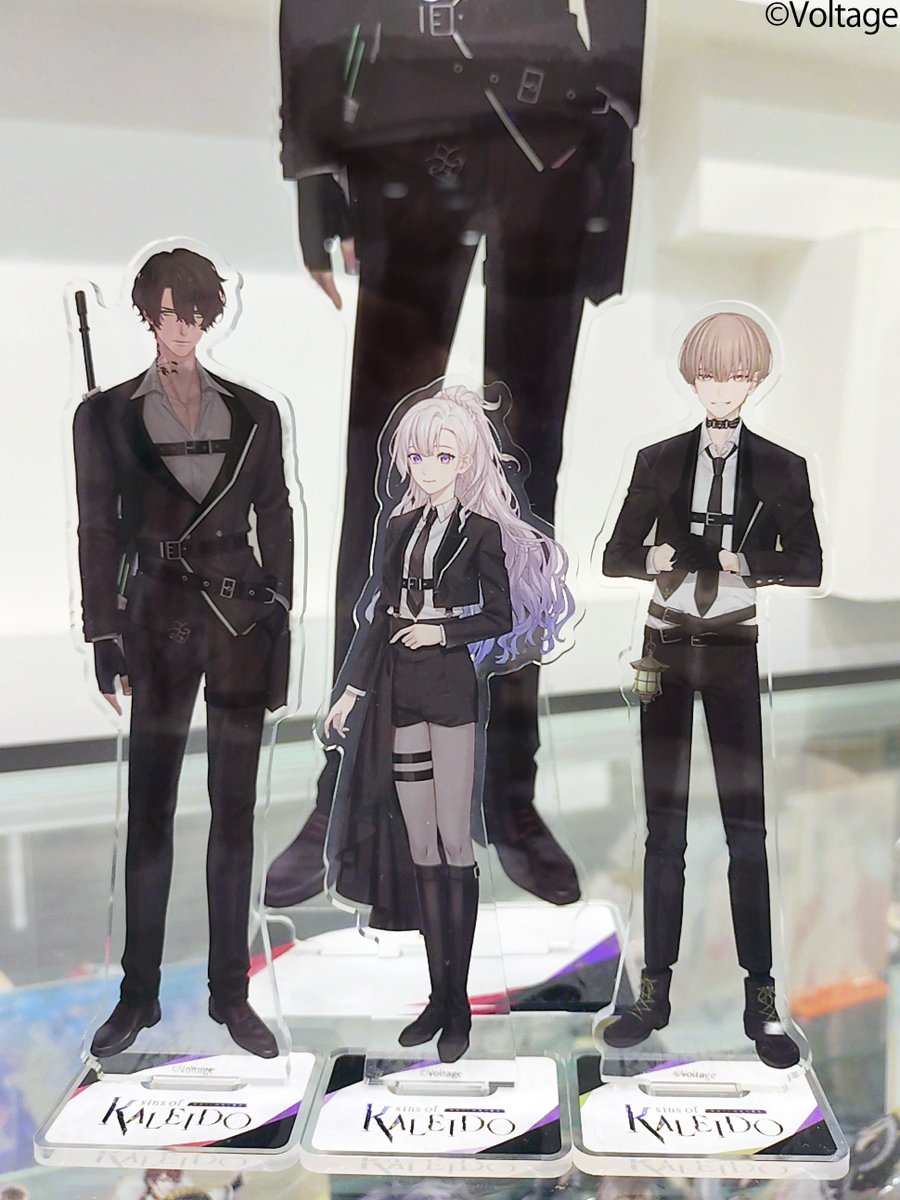 sinsofKALEIDO's tweet photo. 🌟#AGF_2026 商品のご紹介
￣￣￣￣￣￣￣￣￣￣￣￣￣￣゛
「アクリルスタンド 制服ver」
「BIGアクリルスタンド 制服ver」

サイズを比較すると…👀

#カレイド魔女 #AmuLit
