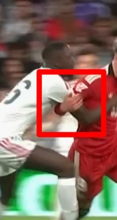 FJRealMadridCF's tweet photo. Clarísimo el agarrón de Ure al brazo de Konaté. Era falta suya en todo caso y al final se dejó caer. Parece que a los jugadores del Sevilla les gusta mucho agarrar. https://t.co/p6NMl3rIiE