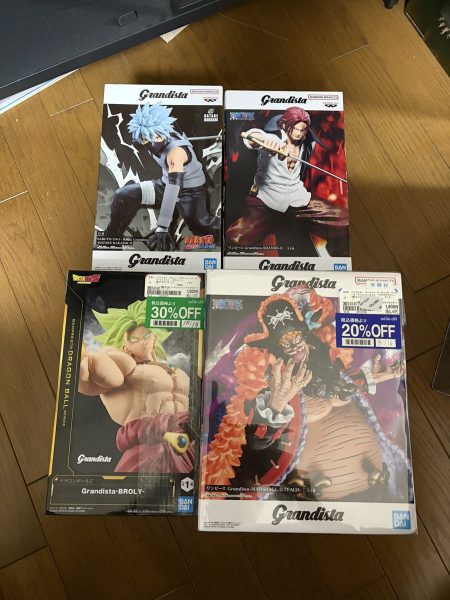 KAWAMURA_TAKE66's tweet photo. 今日のお昼休みにまたまたフィギュア開封しましたᕦ(ò_óˇ)ᕤ
カカシとシャンクスは服フェスで造形ベッドさんから購入した物です♪やっと開封できたぁ！黒髭とブロリーはブラショで割引ゲットです♪♪ https://t.co/ImlDBfmf3Q