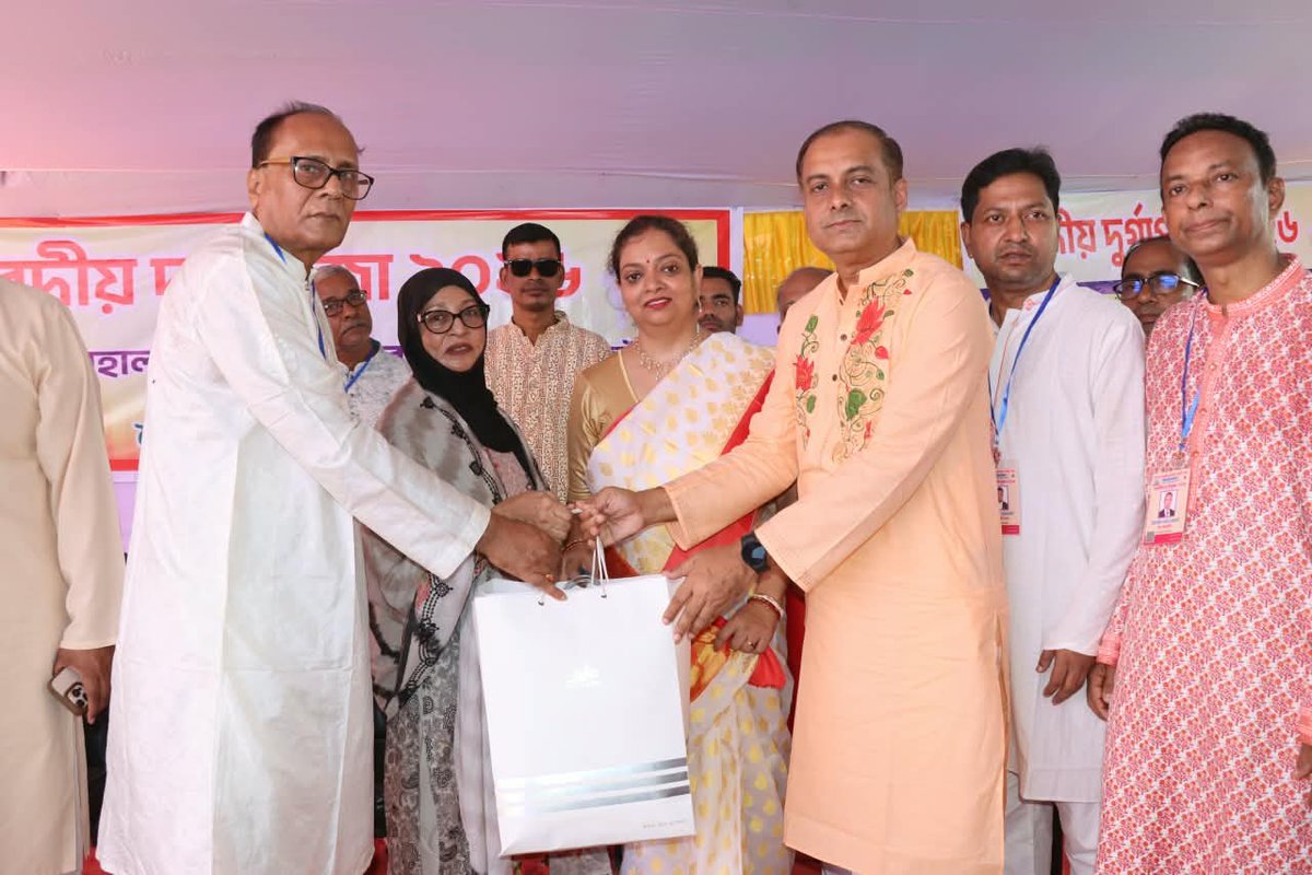 ahcisylhet's tweet photo. AHC Aniruddha Das attended the Kumari Puja at Sree Sree Mohalakshmi Bhairobi Griba Mahapeeth at Sylhet's Dakshin Surma Jainpur, on the auspicious occasion of Maha Ashtami. @MEAIndia @DhakaPrasar
#MahaAshtami
#durgapuja https://t.co/gl4ZkpJ9PX