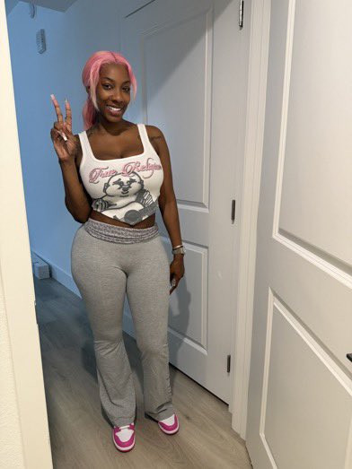 beckydreka's tweet photo. In or Out?😆👀🙌🏾 https://t.co/q1h8ZU0QX3