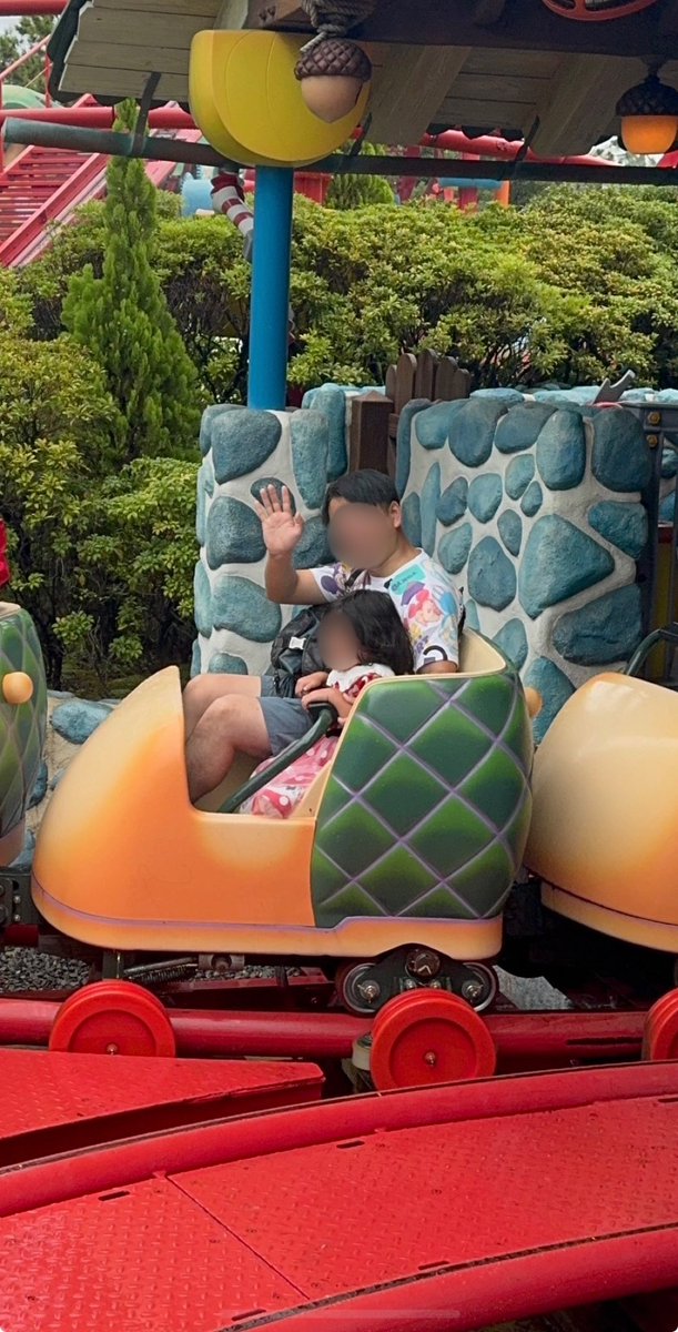 dis1928ney's tweet photo. 1月にファーストライドした…"ガジェット"🎢

夜に乗ったから怖かったみたいで…明るい時間リベンジ💪🏻

1回目はまだ少し怖かった…けれど2回目乗るとハマってしまった🤭✨

"ドングリ…楽しいね！ブ〜ンってする！"とニッコニコで話してくれるChonちゃん🥳

パークインの楽しみが1つ増えました😌💭 https://t.co/CM2slOA6UZ