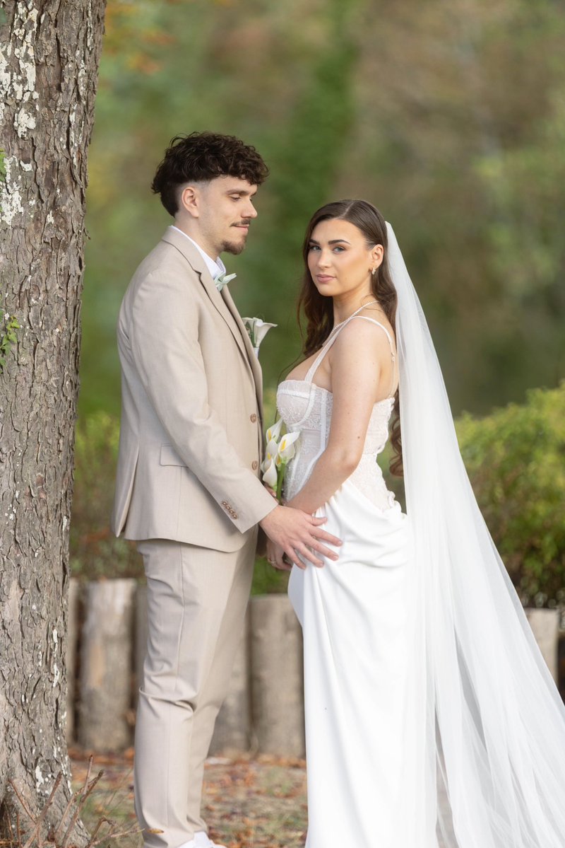 Revenja_'s tweet photo. Du collège au mariage… bientôt 9 ans d’amour et maintenant toute une vie à tes côtés ❤️💍

Le 17 octobre 2026, j’ai épousé la femme de ma vie.

Je t’aime, ma femme 🤍 https://t.co/yBmWp43572