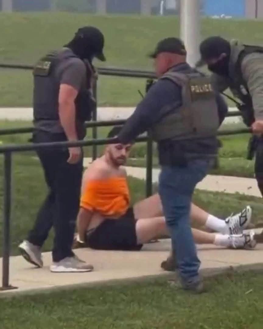 1Nicdar's tweet photo. An illegal alien living in Romeville, Illinois was enjoying a tax-free lifestyle complete with flashy gold chains.

ICE agents found him, pursued him, tackled the man to the ground, tearing his shirt during the struggle as he resisted arrest.

This is exactly what I voted for. https://t.co/Z9jtcMQBrB