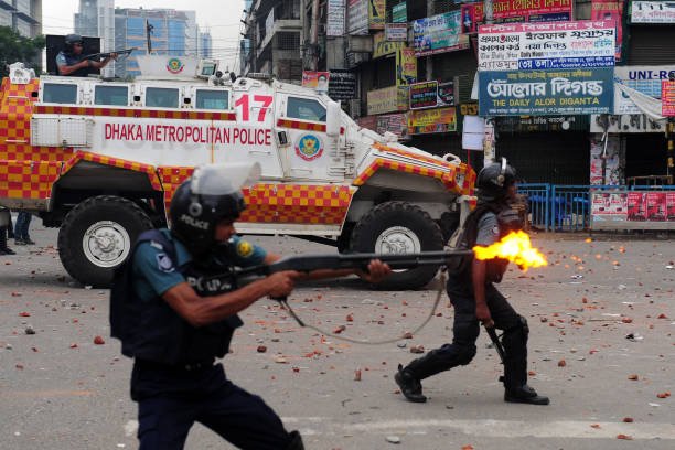 Defres360's tweet photo. Bangladesh Police plans to procure 1,000 riot control vehicles by 2029. Each vehicle is expected to cost approximately BDT 2.25 crore.

The procurement is part of a broader BDT 6,500 crore modernization plan covering ambulances, jeeps, pickup trucks, APCs, and water cannons. https://t.co/moV06rndIU