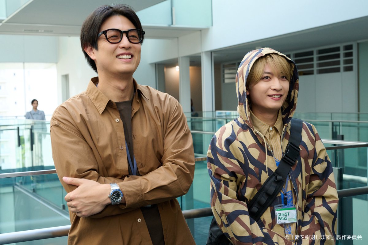 premiere23_tx's tweet photo. ˗ˏˋ 📷⌇𝘰𝘧𝘧 𝘴𝘩𝘰𝘵 ˎˊ˗

撮影合間の楽しそうな2人を発見👦🏻👦🏼

サングラスとフードで
顔を隠しているのはなぜ...🤔❔
第3話をチェック.ᐟ.ᐟ
▶ https://t.co/tN1hZK3z0c

TVerでは #妻を引退します 全話無料配信中
ぜひご覧ください☺️

#ツマイン  #時任勇気 #本髙克樹 #BandZAI https://t.co/zqBgta52Rn